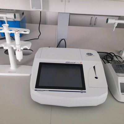 Nanocolor spektrofotometar UV/VIS sa setom za pipetiranje i termoblokom za digestiju uzoraka